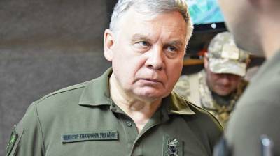 Андрей Таран - Таран пообещал переобуть участниц военного парада в новую экспериментальную обувь - lenta.ua - Украина