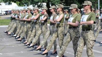 Андрей Таран - Женщинам-военным Украины пошьют туфли на шнурках после сексистского скандала - vesti.ru - Украина