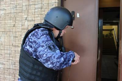 Росгвардейцы задержали жителя Усинска, устроившего дебош в медучреждении - komiinform.ru - респ. Коми - Усинск