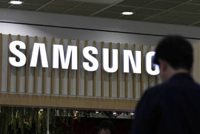 Рассекречен удешевленный складной флагман Samsung - lenta.ru - Twitter