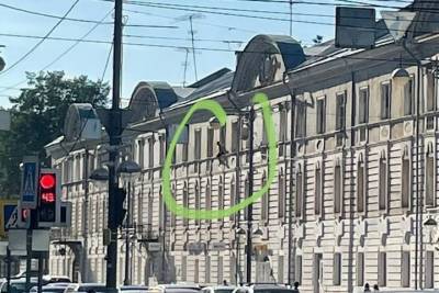 Странный мужчина пытался спрыгнуть с третьего этажа в центре Твери - tver.mk.ru - Россия - Тверь - Тверская обл.