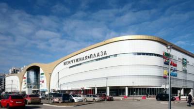 Петербуржцы устроили потасовку в очереди за прививкой в ТЦ "Жемчужная плаза" - piter.tv - Санкт-Петербург