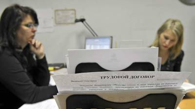 Опрос показал процент не изучающих трудовые договоры россиян - iz.ru - Израиль