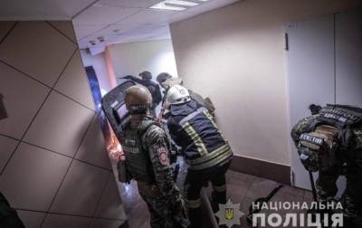 Алексей Билошицкий - Раненному в Киеве полицейскому врачи собрали руку - korrespondent.net - Украина - Киев - район Голосеевский