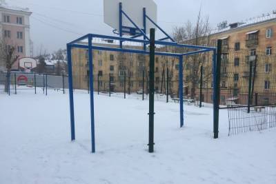 В Улан-Удэ демонтировали опасную детскую площадку - ulan.mk.ru - Россия - Улан-Удэ - респ.Бурятия - район Железнодорожный