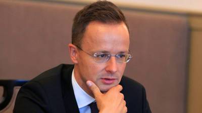 Петер Сийярто - В Венгрии назвали ошибкой взгляд ЕС на одобрение вакцин от COVID с геополитической позиции - gazeta.ru - Россия - Китай - Венгрия