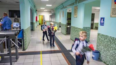 Владимир Путин - Антон Котяков - Выплаты на школьников начнутся 16 августа - vesti.ru - Россия