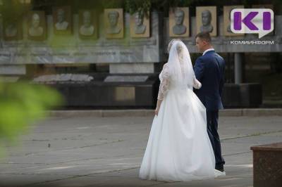 В 2020 году в возрасте 60+ в Коми вступили в брак 65 невест и 134 жениха - komiinform.ru - респ. Коми