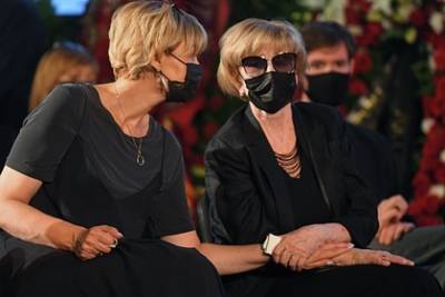 Владимир Меньшов - Вера Алентова - Вера Алентова посетила церемонию прощания с Владимиром Меньшовым - lenta.ru