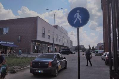 Автомобилисты Петрозаводска игнорируют знаки новой пешеходной дорожки на Древлянке - karel.mk.ru - Петрозаводск