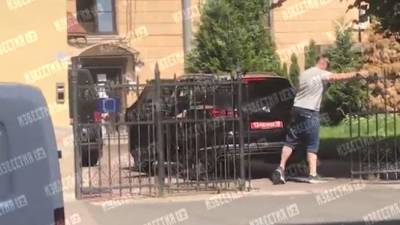 Задержанный в Петербурге дипломат прибыл в консульство Эстонии - iz.ru - Москва - Россия - Санкт-Петербург - Израиль - Эстония