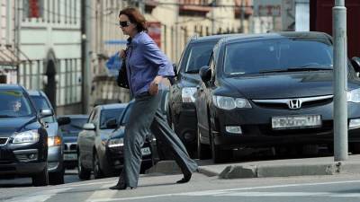 В ГИБДД напомнили о штрафах за парковку на бордюрах - iz.ru - Москва - Россия - Санкт-Петербург - Израиль