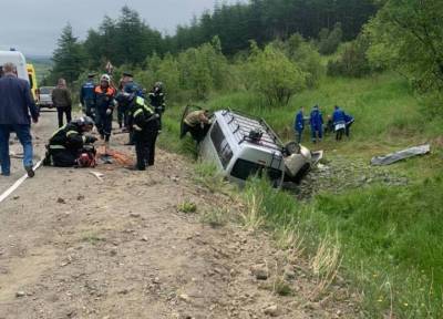 Один человек погиб и 13 пострадали в ДТП с микроавтобусом под Магаданом - province.ru - Россия - Магаданская обл. - Магадан