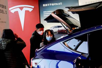 В Китае резко подешевела Tesla - lenta.ru - Китай