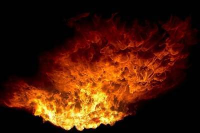 Петербуржец сбросил из окна загоревшийся газовый баллон и чуть не сжег BMW - spb.mk.ru
