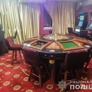 В Запорожье в третий раз провели обыски в зале игровых автоматов, но он продолжает работать. Видео - reporter-ua.com - Украина - Запорожская обл. - Запорожье