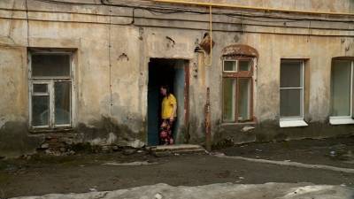 11 млн квадратных метров аварийного жилья не попали в программу расселения - vesti.ru - Липецкая обл.