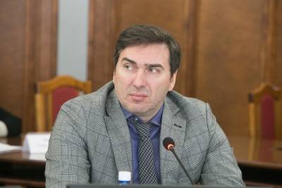 Константин Хальзов - Ли Он - Глава новосибирского минздрава отказался отвечать, поставил ли он прививку от ковида - tayga.info