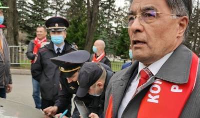 «Возложение цветов – это не митинг»: Верховный суд Башкирии оправдал лидера КПРФ - mkset.ru - Россия - Башкирия - Уфа