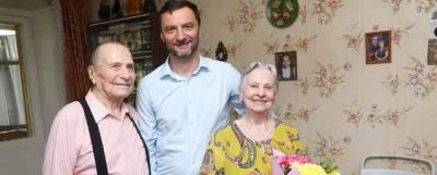 Виктор Неволин - Виктор Неволин поздравил семейную пару раменчан с 70-летием совместной жизни - runews24.ru - городское поселение Раменский