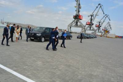 Оливер Вархели - ЕС готов инвестировать в ряд проектов Бакинского порта – еврокомиссар (ФОТО) - trend.az - Азербайджан