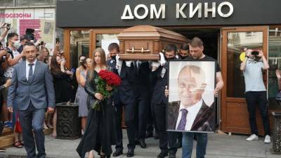 Владимир Меньшов - Вера Алентова - Меньшова проводили в последний путь аплодисментами - iz.ru - Москва - Израиль