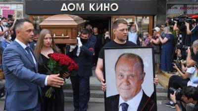 Владимир Меньшов - Вера Алентова - Как Москва прощалась с Владимиром Меньшовым - crimea.ria.ru - Москва - Крым - Симферополь - РСФСР