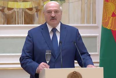 Александр Лукашенко - Лукашенко предупредил военных словами «деваться вам некуда» и выпил за них - lenta.ru - Белоруссия