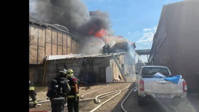 Появилось видео с места пожара на складе в юго-восточной части Москвы - vm.ru - Москва - Московская обл.