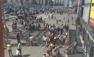 В Тюмени людей эвакуировали из торгового центра - news.megatyumen.ru - Тюмень