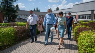 Александр Дрозденко - В Приозерском районе благоустраивают новые площадки, дворы, парки - piter.tv - Ленинградская обл. - Приозерск - Петербург - Благоустройство