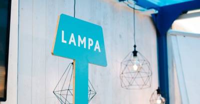 Очно — для привитых. Фестиваль общения LAMPA пройдет по всему Цесису, а также дистанционно - rus.delfi.lv - Англия - Германия - Латвия