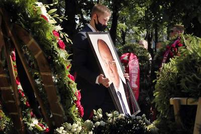 Владимир Меньшов - Вера Алентова - Вера Алентова не сдержала слез у гроба Владимира Меньшова - tvc.ru - Москва - Россия