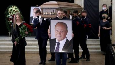 Владимир Меньшов - Вера Алентова - Москва поверила слезам: в Доме кино простились с Владимиром Меньшовым - 5-tv.ru - Москва - Россия