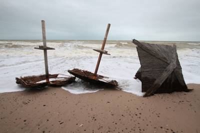 Россиян предупредили об опасностях купания в Черном море во время шторма - lenta.ru - Сочи