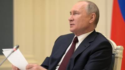 Александр Кокорин - Путин - В центре Петербурга мужчина с криками "Путин — наш президент" забрался на подъемник - newinform.com - Москва - Россия - Санкт-Петербург