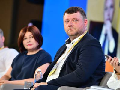 Владимир Зеленский - Александр Корниенко - Корниенко объяснил, почему Зеленский внес в Раду не тот эскиз большого герба, который победил на конкурсе - gordonua.com - Украина