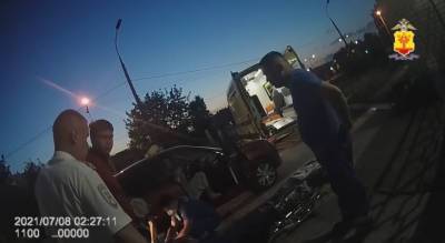 Сотрудники ДПС помогли молодой маме и ее новорожденному ребенку: "Малышка появилась на свет прямо в машине" - pg21.ru - Новочебоксарск