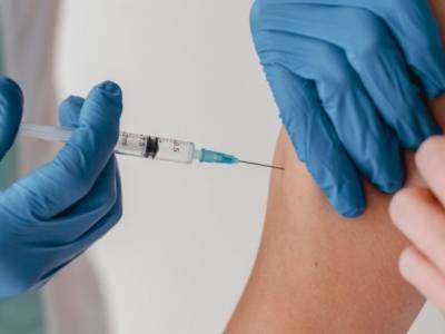 В России медсестра из-за отсутствия вакцины уколола пациентам воду для инъекций - unn.com.ua - Россия - Украина - Киев - Калужская обл.