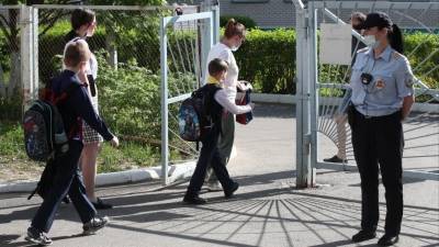 Охранная компания назвала надежными замки школы в Казани, где произошла стрельба - 5-tv.ru - Казань