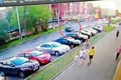В Екатеринбурге подростки на «Жигулях» протаранили парковку - eburg.mk.ru - Екатеринбург
