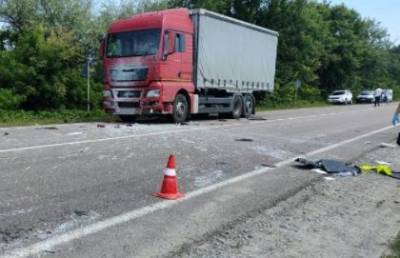 Под Одессой «ВАЗ» влетел в грузовик: водитель скончался до приезда скорой. ФОТО - enovosty.com - Украина - Одесса - Одесская обл.