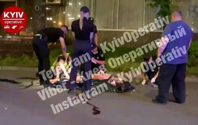 СМИ: в Киеве на улице от потери крови умер мужчина - korrespondent.net - Украина - Киев