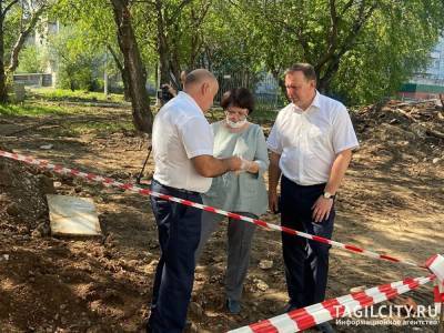 Владислав Пинаев - В Нижнем Тагиле во время работ в сквере случайно нашли старинное захоронение Демидовых - znak.com