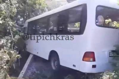 В аварии с участием автобуса в Хостинском районе Сочи пострадали 12 человек - kuban.mk.ru - Сочи - Краснодарский край