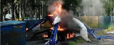 В парке Нижневартовска загорелась карусель - runews24.ru - Нижневартовск