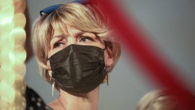 Юлия Меньшова - Вера Алентова - Юлия Меньшова совершила обряд над открытым гробом своего отца - newinform.com