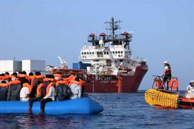 Италия приняла судно со спасенными мигрантами - news-front.info - Италия - Ливия - Тунис - Аугуста