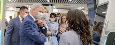 Александр Гусев - Александр Гусев осмотрел офис Сбера нового формата в Воронеже - runews24.ru - Воронеж - Воронежская обл.