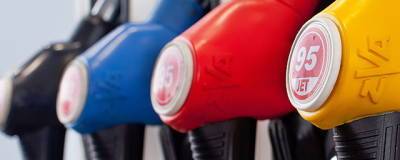 Ая Бензин - В течение недели бензин в России подорожал в среднем на 8 копеек - runews24.ru - Россия - Ханты-Мансийск - Ульяновск - Салехард - Южно-Сахалинск